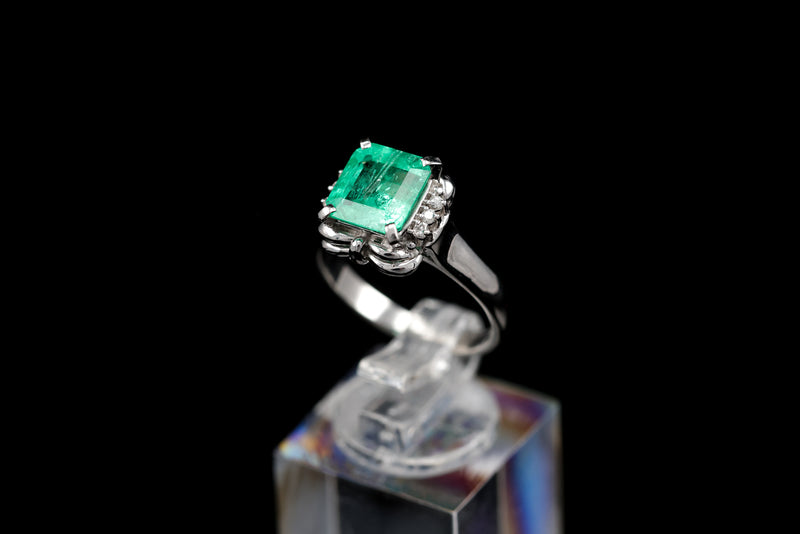 Diamond & Emerald Platinum Ring
