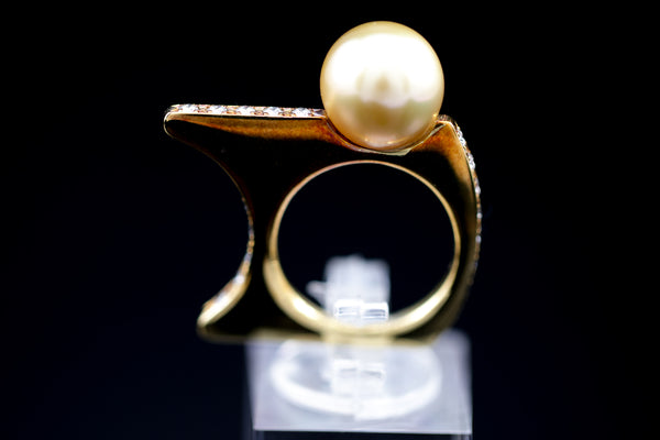 Gold Lip Pearl Ring